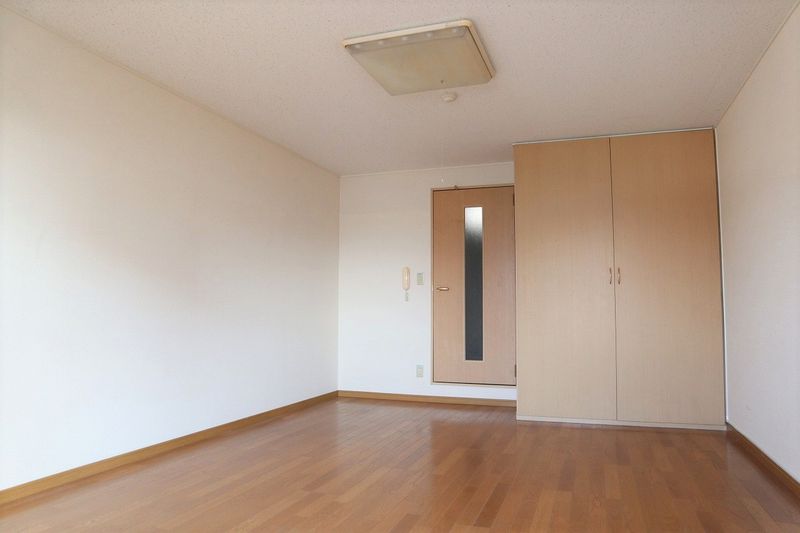 レオパレス追分 居間