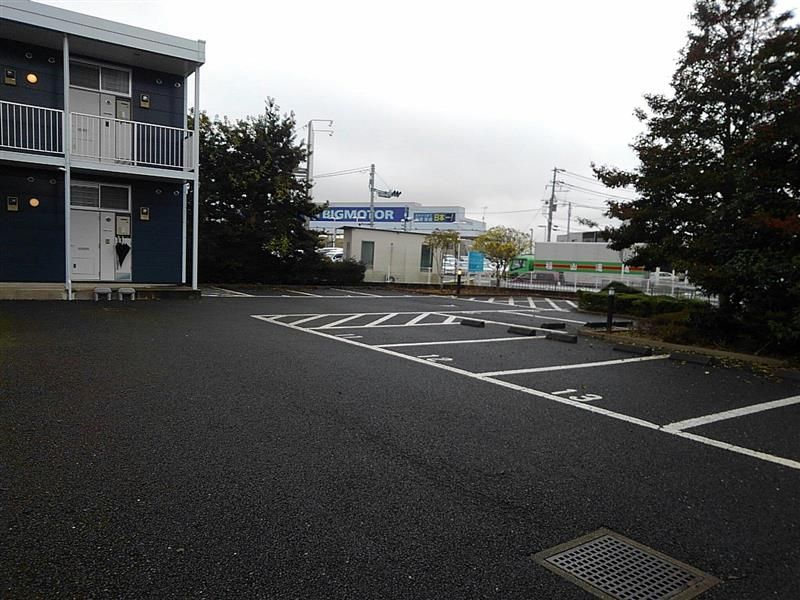 レオパレスウィン 駐車場