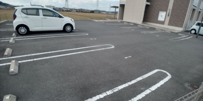 レオネクストパストラル 駐車場
