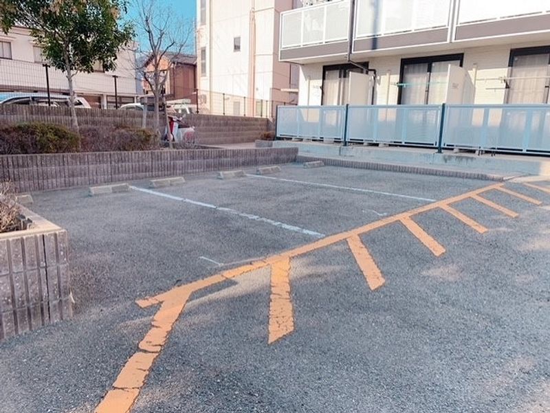 レオパレス高尾Ⅲ 駐車場