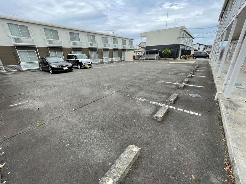 レオパレス中屋敷Ｂ 駐車場