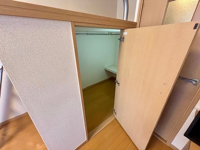 レオパレスＣＬＯＶＥＲ 収納
