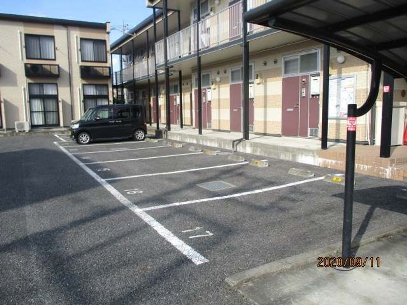 レオパレスかやば 駐車場