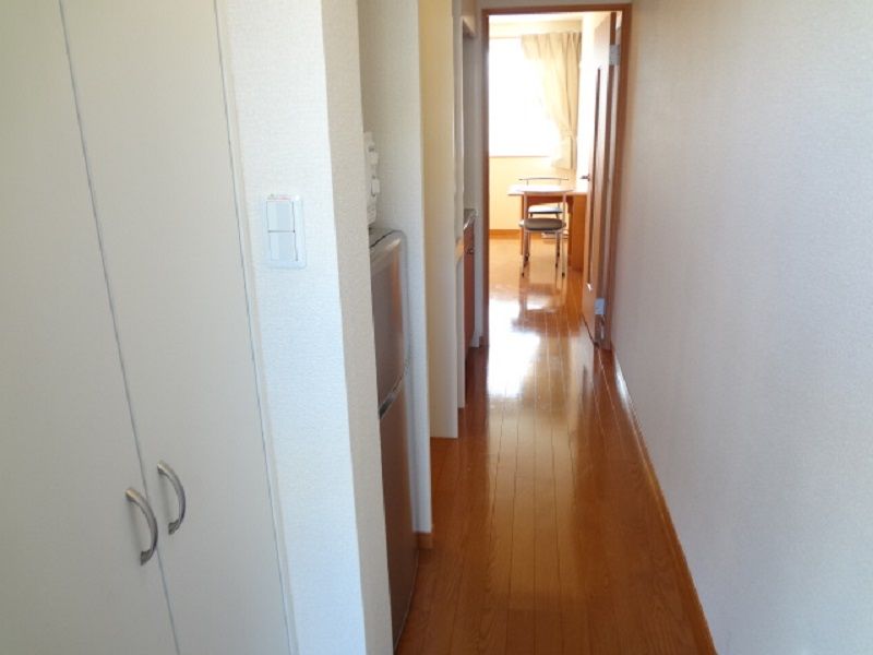 レオパレスポラリス 玄関