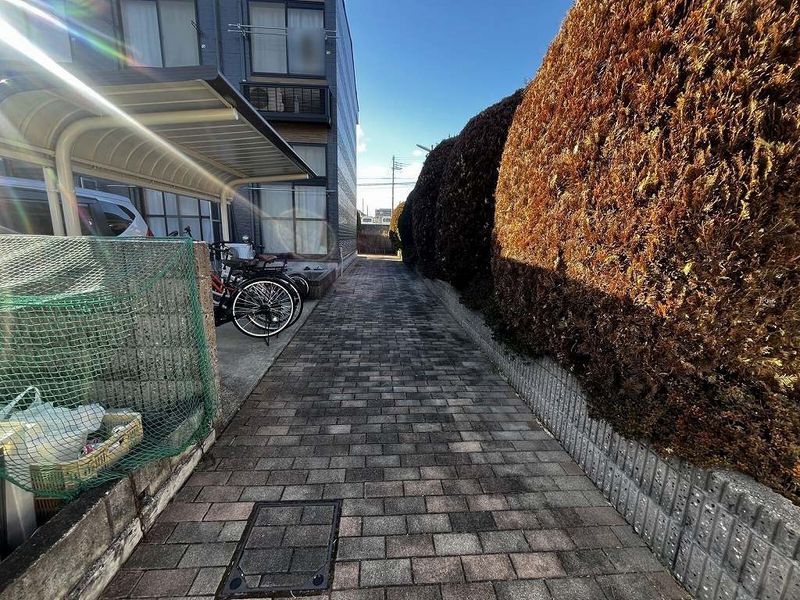 レオパレス緑ヶ丘 エントランス