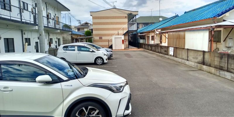 レオパレスＦＵＫＵＳＨＩＭＡ 駐車場