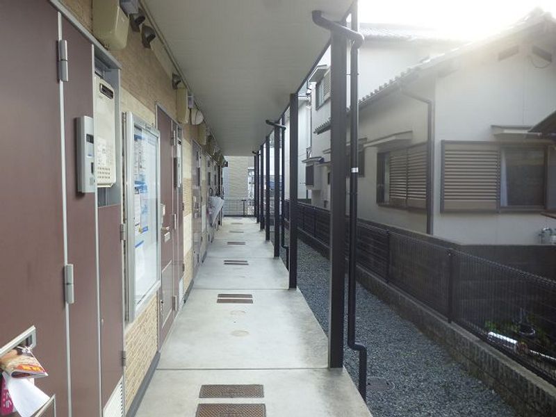 レオパレスサントーク 玄関