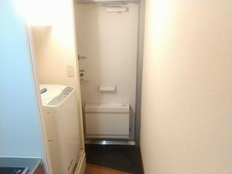 レオパレスメイフラワー 玄関