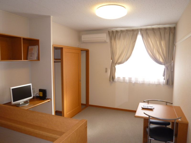 レオパレス山王パーク 居間