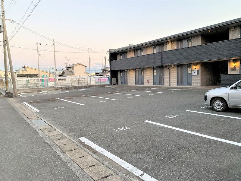 レオパレスＭ’ｓフレーズ 駐車場