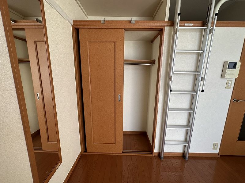 レオパレスわかくさ 収納