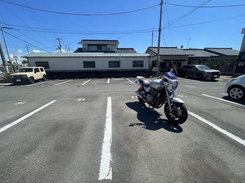 レオパレスＨｉｒｏ 駐車場