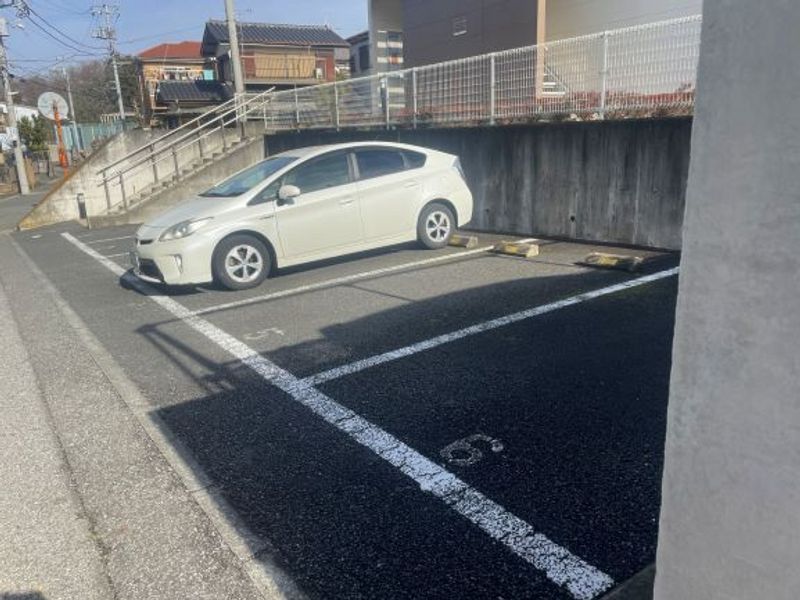 レオパレス宮崎ヒルズ 駐車場
