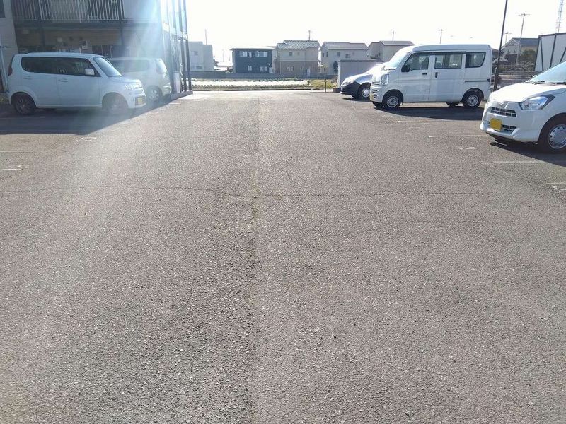 レオパレスフリューゲルⅡ 駐車場