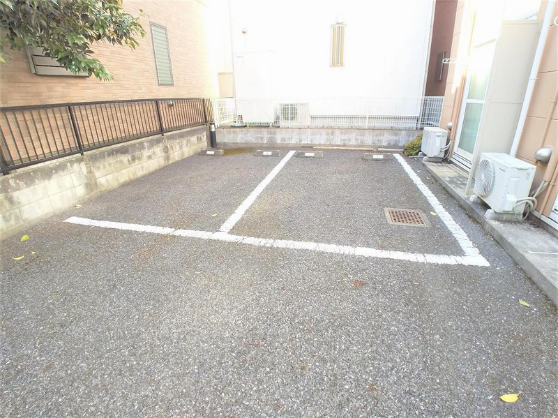 レオパレスオオハラ 駐車場