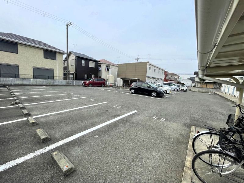レオパレス中浜２番館 駐車場