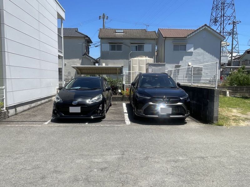 レオパレスグレイス 駐車場