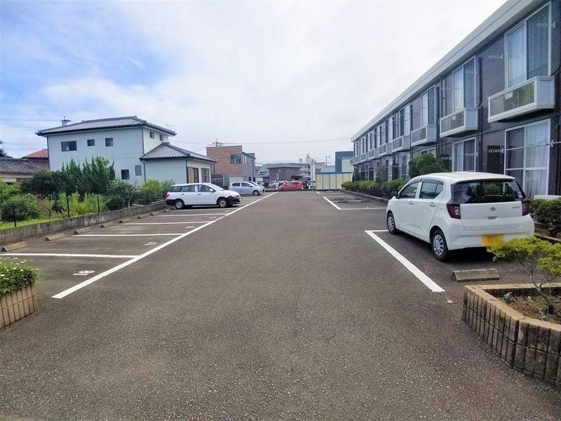 レオパレス笹原 駐車場