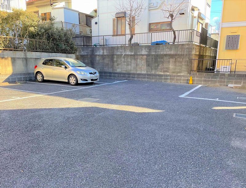 レオパレスフォンティーヌ 駐車場