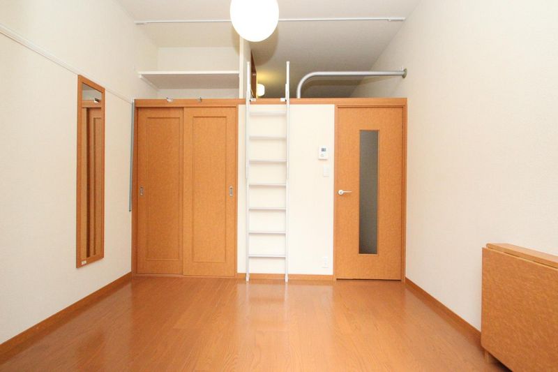 レオパレス花水木 居間