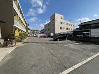 レオパレスサンローズ 駐車場
