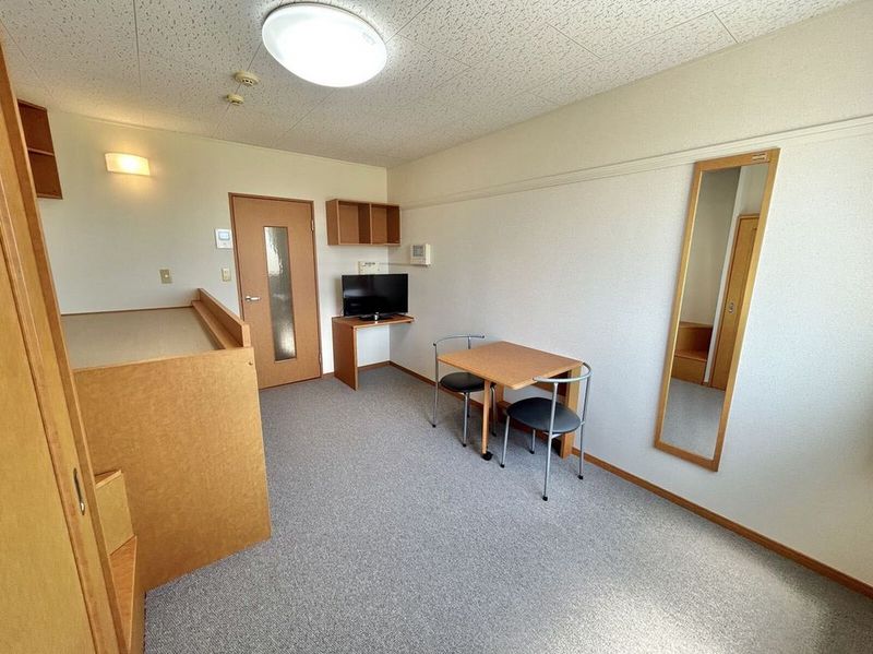 レオパレスカワシマ 居間