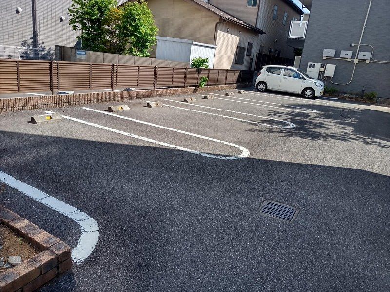 レオパレスローレル相生 駐車場