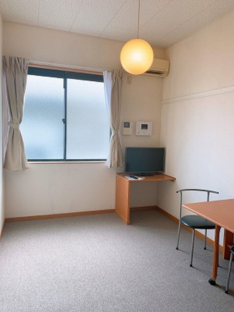 レオパレスオアシス山手 居間