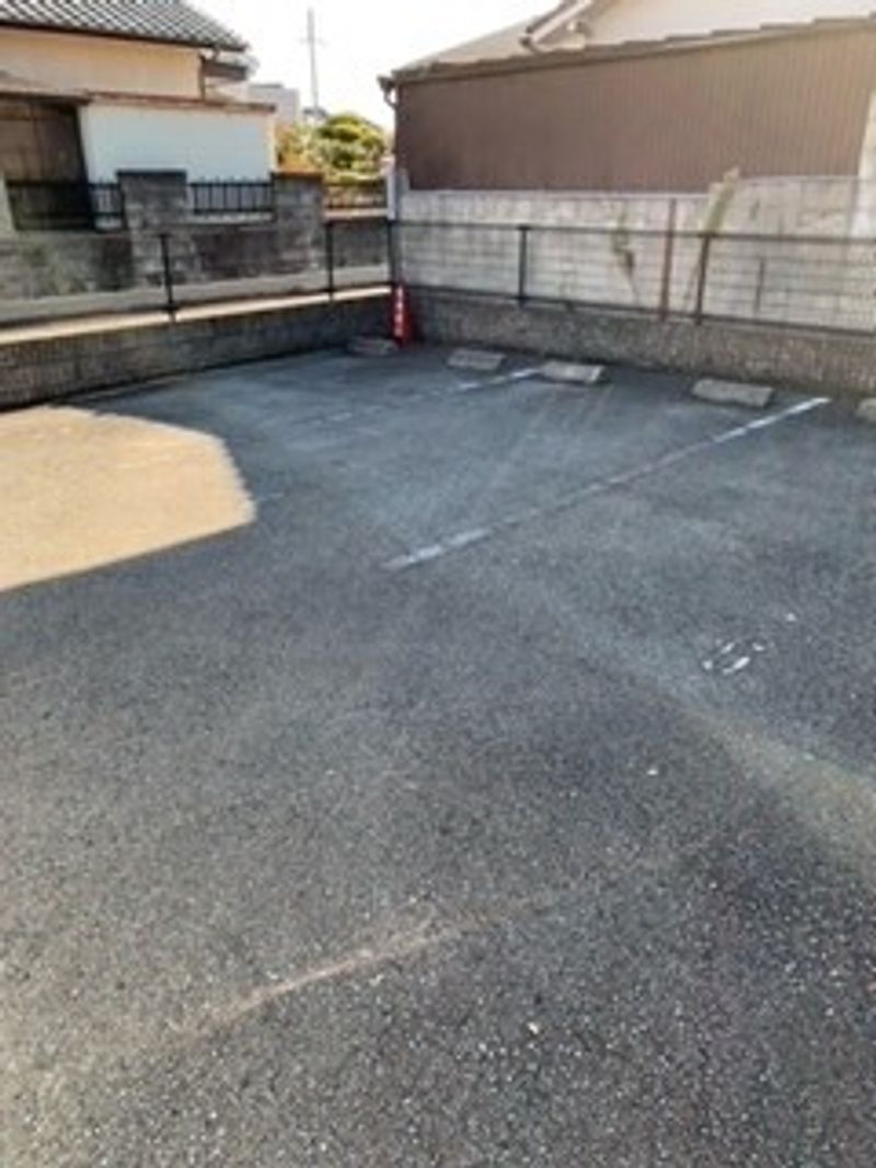 レオパレス北平野 駐車場