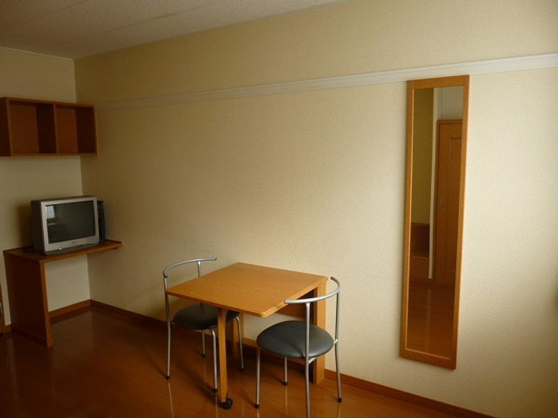 レオパレスシュプール 居間