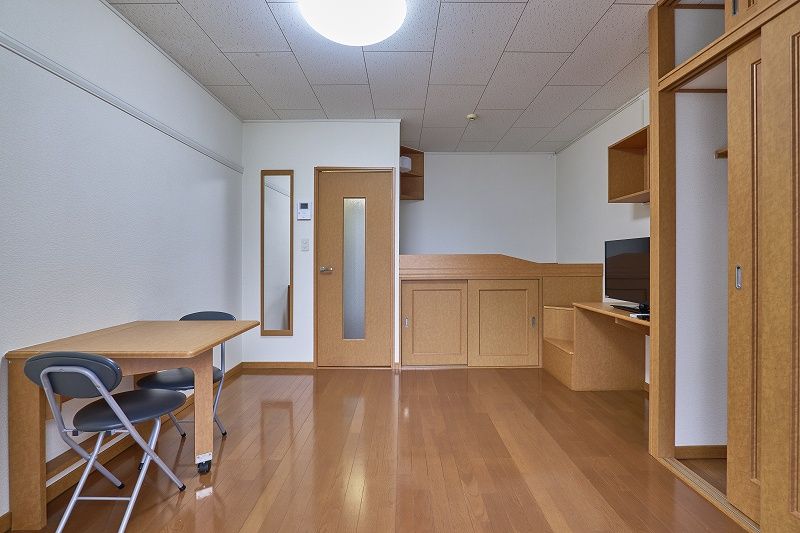 レオパレスセジュール弐番館 居間