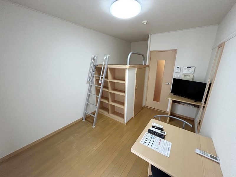 レオパレスボヌール若林 居間