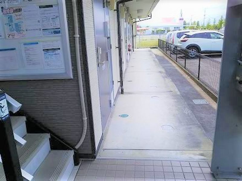 レオパレス新川Ⅱ エントランス