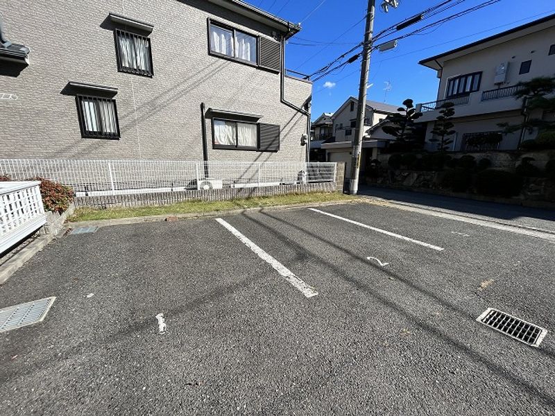 レオパレス富秋 駐車場