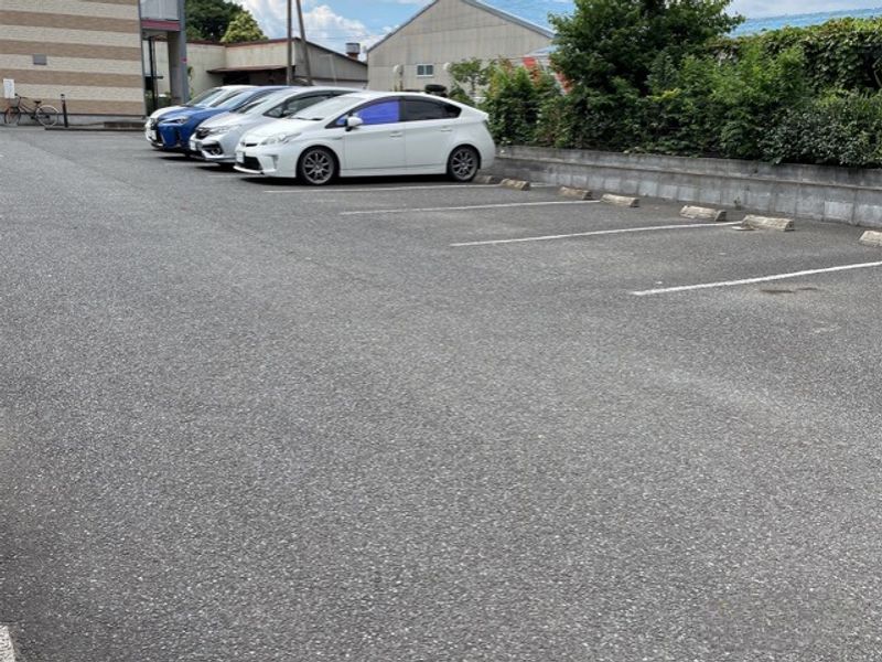レオパレスクレーンヒル 駐車場