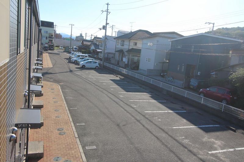 レオパレスフローラⅡ 駐車場