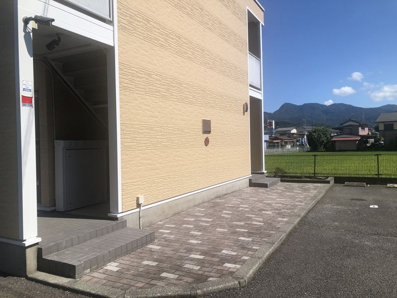 レオパレスすがぬま エントランス