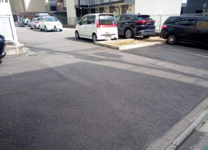レオパレスアメニティ名古屋 駐車場