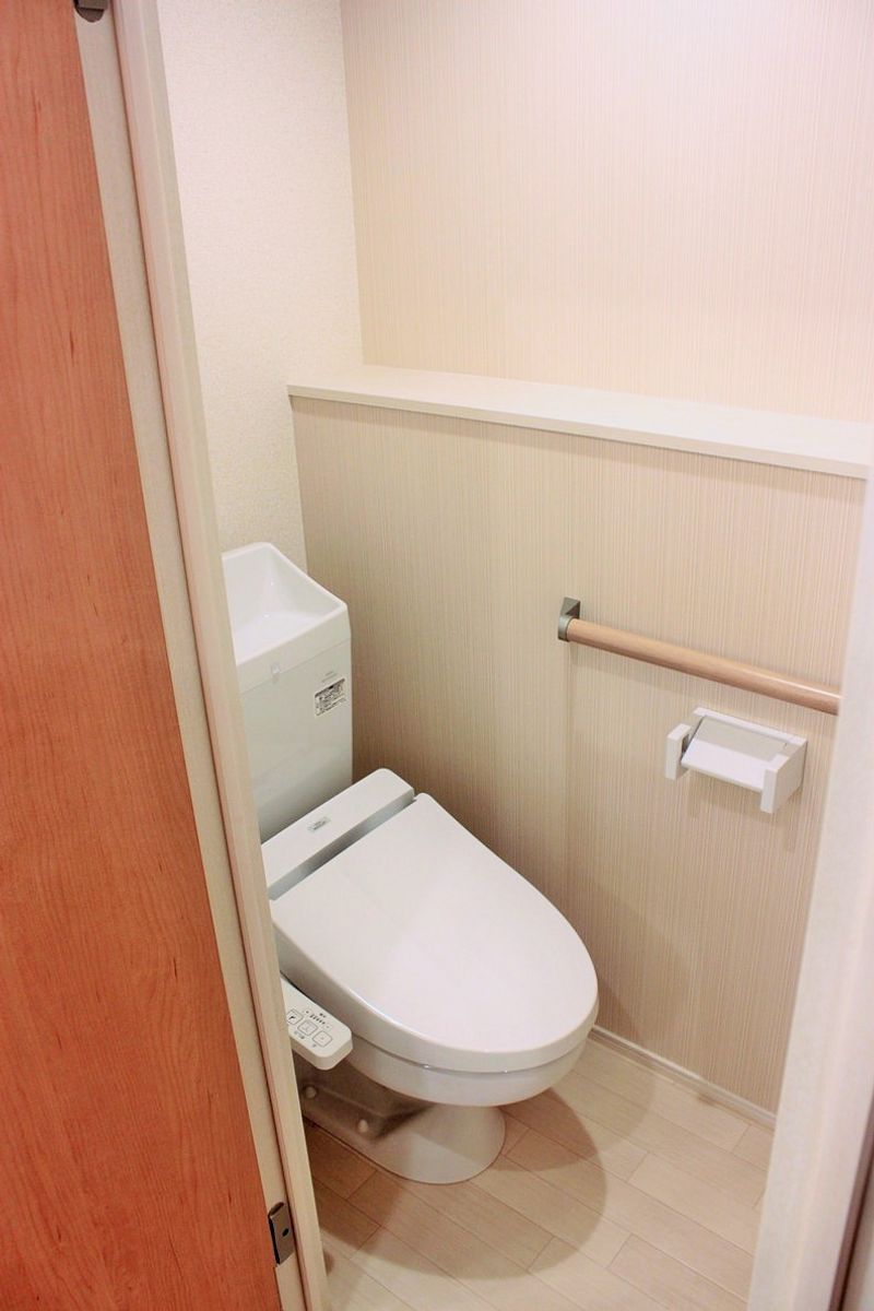 CLEINO Sunny Heights 2 Toilet