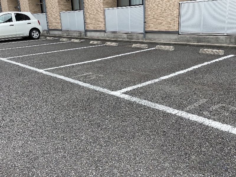 レオパレスラフィネ 駐車場
