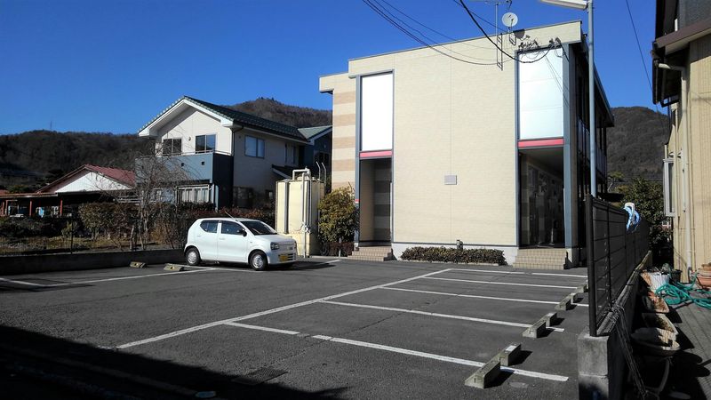 レオパレス竜ヶ丘西 駐車場
