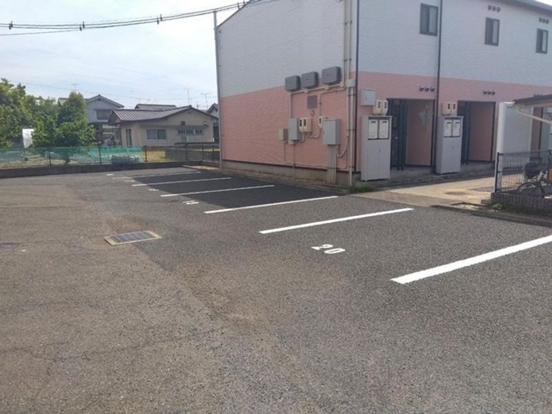 レオパレス悠　２ 駐車場