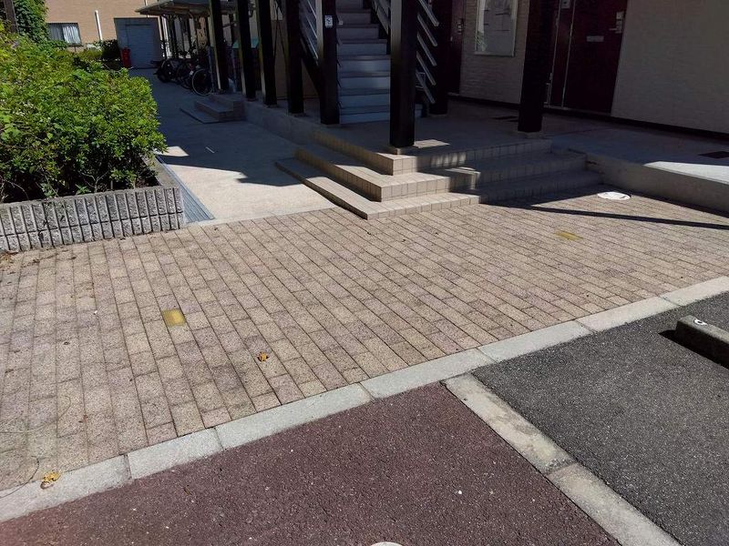 レオパレス中久 エントランス