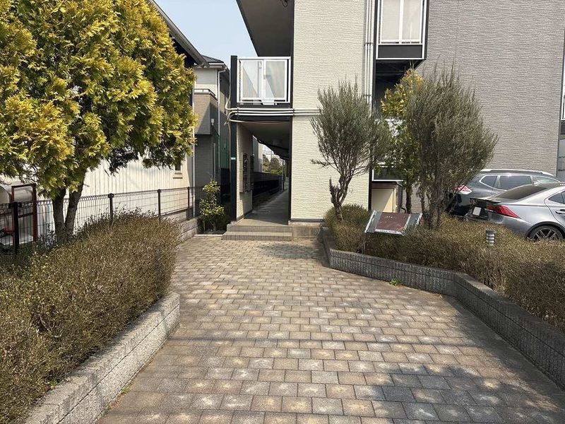 レオパレスサクラ土合 エントランス