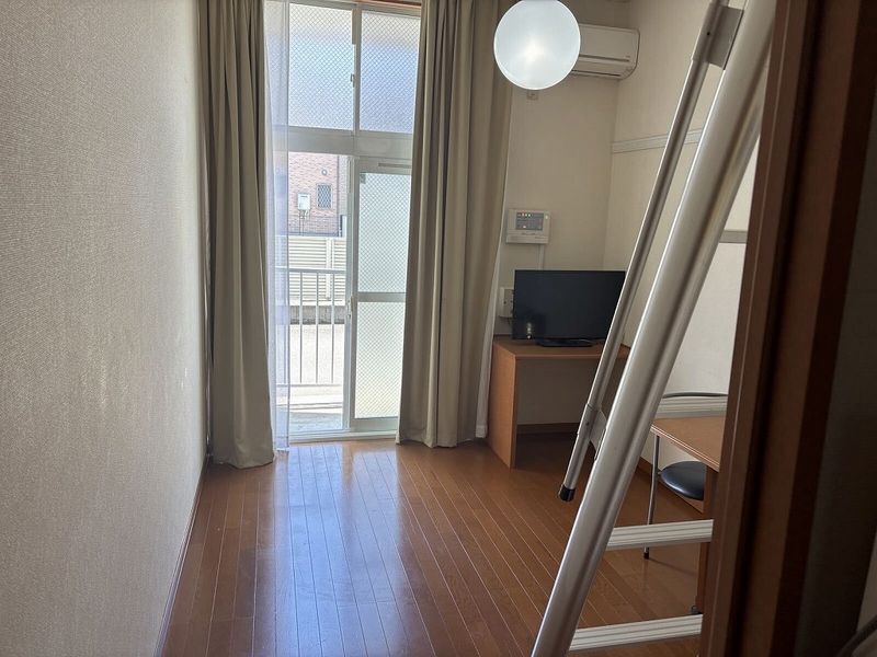 レオパレス中宗岡 居間