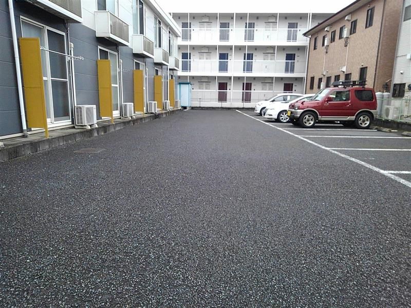 レオパレスプラムキャッスル 駐車場