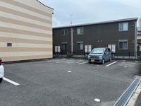 レオパレスコンフォートくるめ木 駐車場