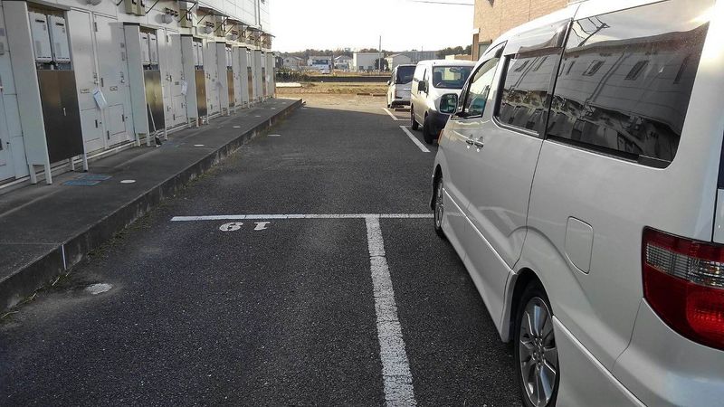 レオパレスアルタランテⅢ 駐車場