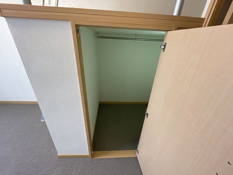 レオパレスピアット 収納