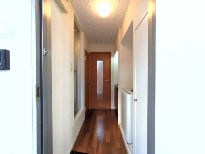 レオパレスレインボー 玄関